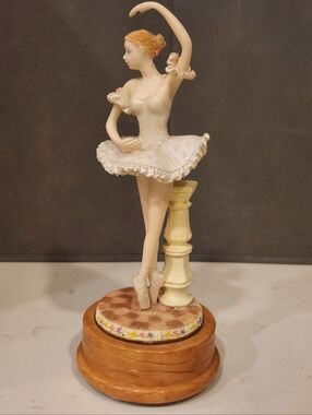 Ballerina Girl Musical Figurine